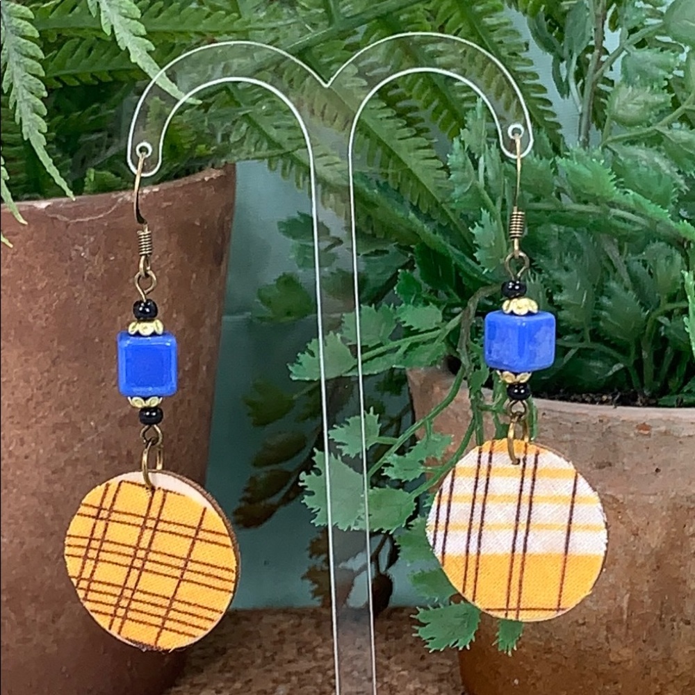 ⭐️🌸Adorned Crown vintage fabric wood disc earrings Yellow brown lightweight